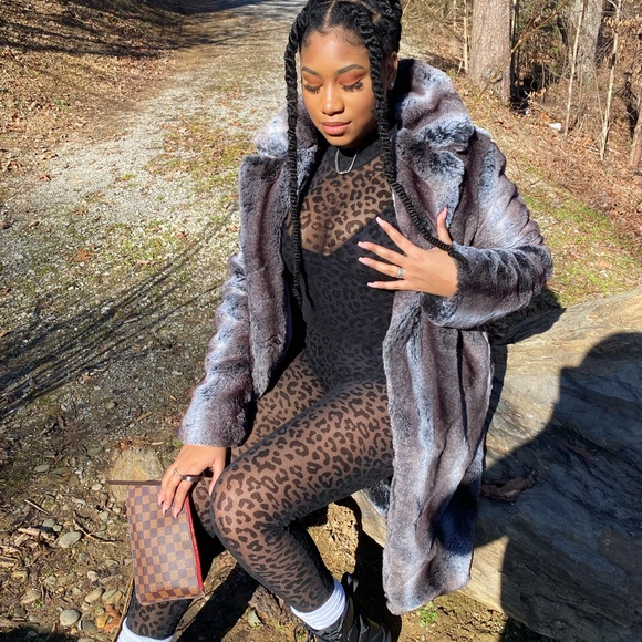 CLOSET CLOSED UNTIL MAY 2025 Meet your Posher, Alesha - Picture 2 of 5